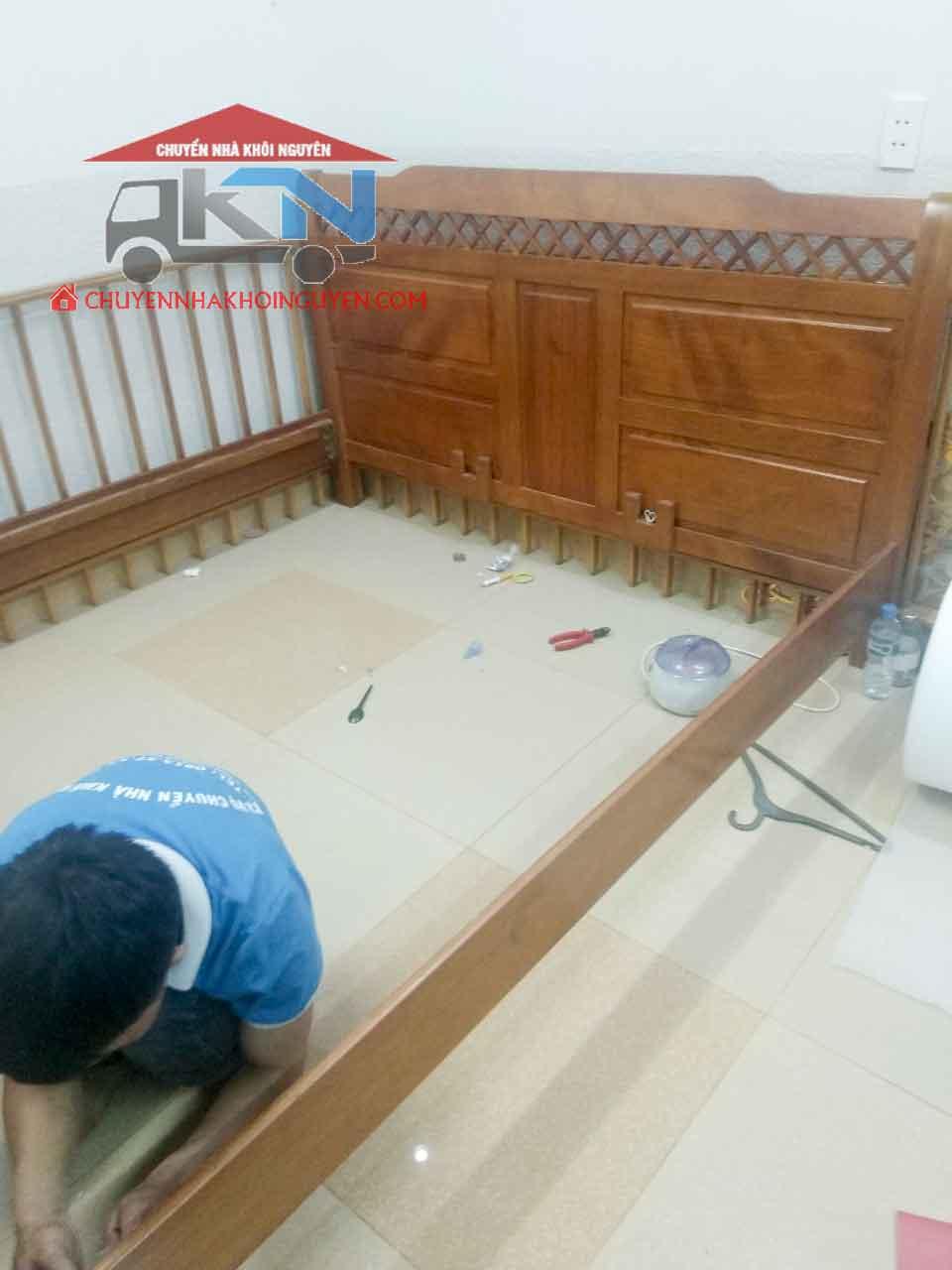 DỊCH VỤ THÁO RÁP GIƯỜNG GỖ TỰ NHIÊN VÀ TỦ QUẦN ÁO ÂM TƯỜNG QUẬN 7: TAY NGHỀ ĐỈNH CAO CHO NỘI THẤT CAO CẤP