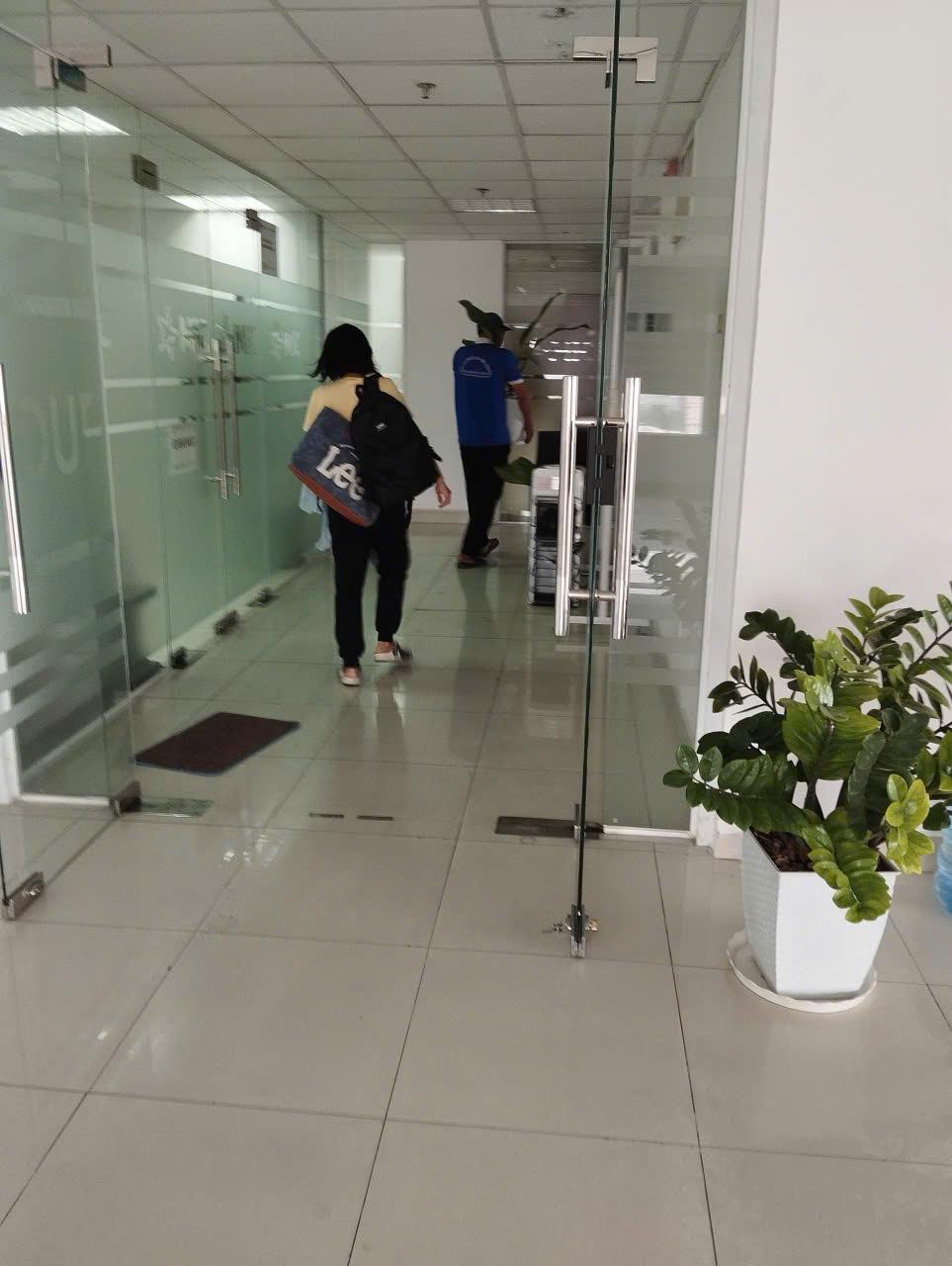 DỊCH VỤ CHUYỂN VĂN PHÒNG BIÊN HÒA TRỌN GÓI: KẾT HỢP THÁO RÁP VÁCH NGĂN VÀ BÀN LÀM VIỆC NHÓM CHUYÊN NGHIỆP