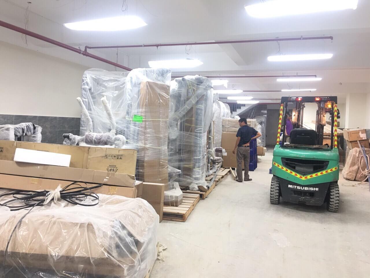 Chuyển Kho Xưởng Trọn Gói Tại TP.HCM: Giải Đáp Mọi Thắc Mắc Cho Doanh Nghiệp