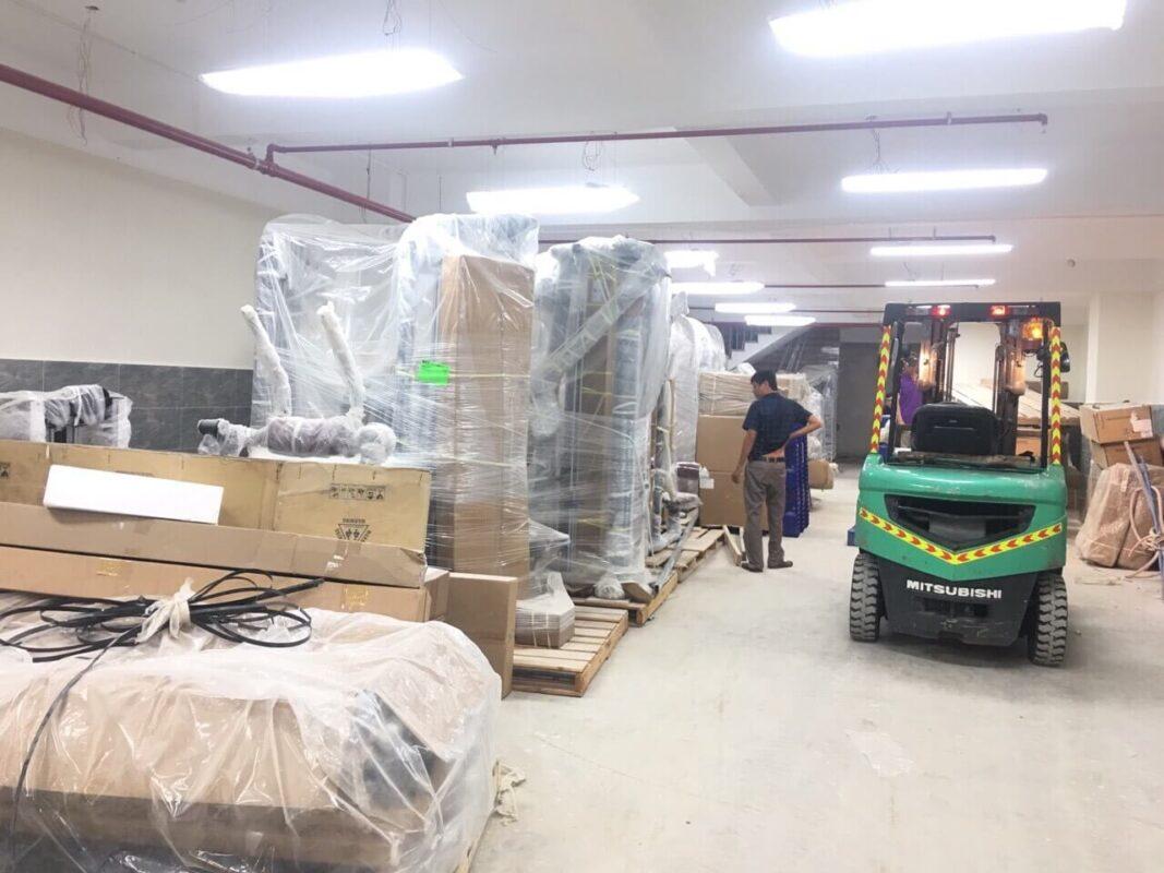 So Sánh Tự Chuyển Kho Xưởng và Thuê Dịch Vụ Chuyển Kho Xưởng Trọn Gói - Lựa Chọn Tối Ưu Chi Phí
