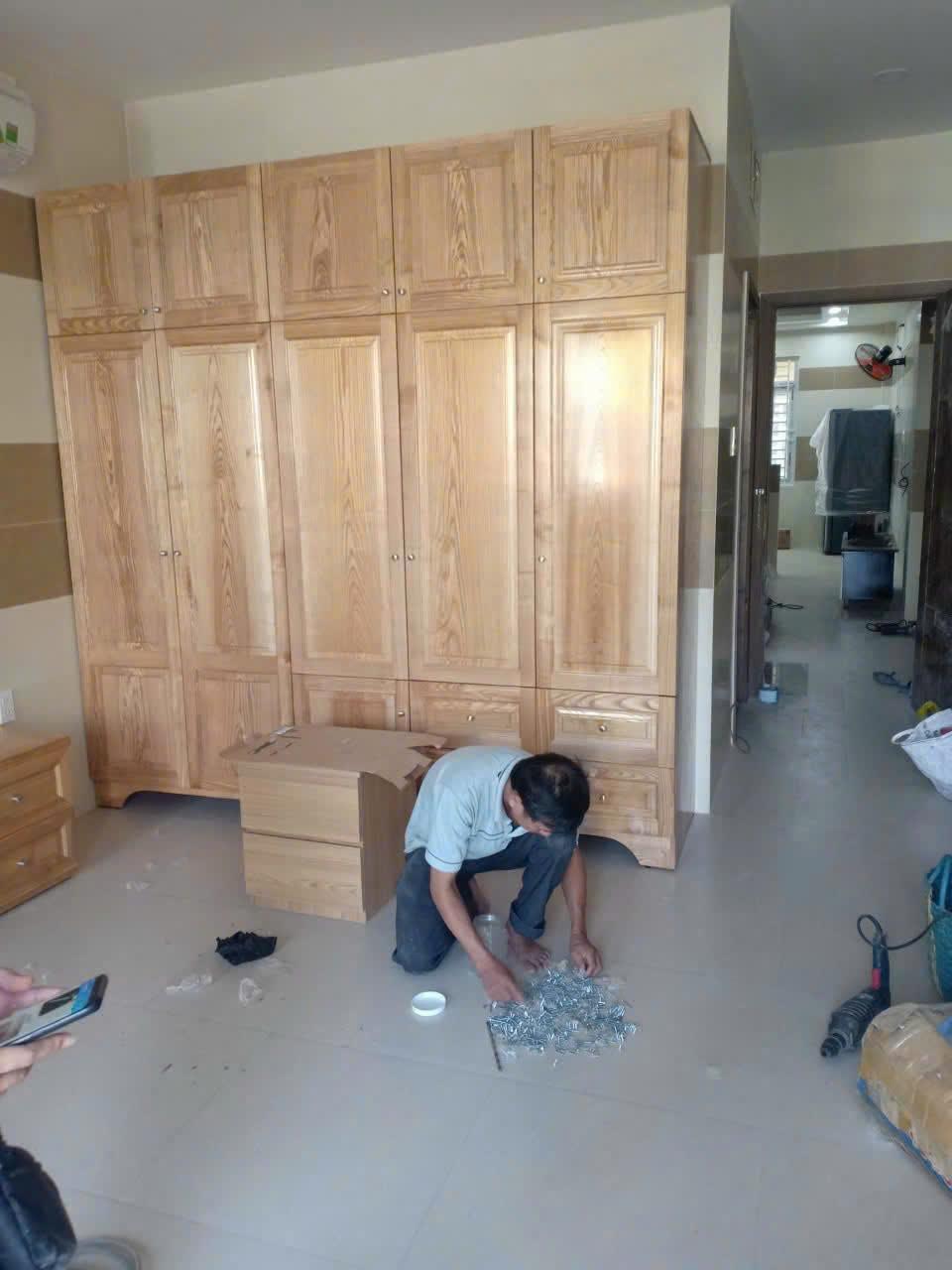 TUYỆT CHIÊU THÁO TỦ GỖ CÔNG NGHIỆP ĐỂ CHUYỂN ĐI XA MÀ KHÔNG LO VỠ LỖ VÍT