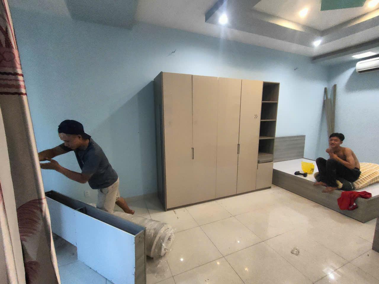 ĐỘI THỢ THÁO RÁP GIƯỜNG TỦ QUẦN ÁO KỊCH TRẦN CHO CĂN HỘ CHUNG CƯ TẠI QUẬN 7 THÀNH PHỐ HỒ CHÍ MINH CHUYÊN NGHIỆP TẬN NƠI